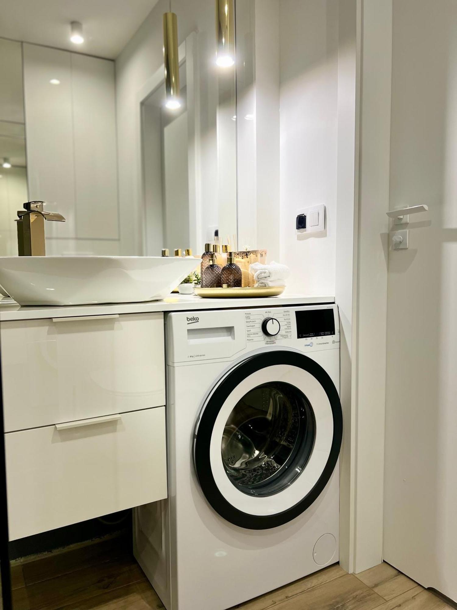 M&S Lux Apartments Kochanowskiego วูดช์ ภายนอก รูปภาพ