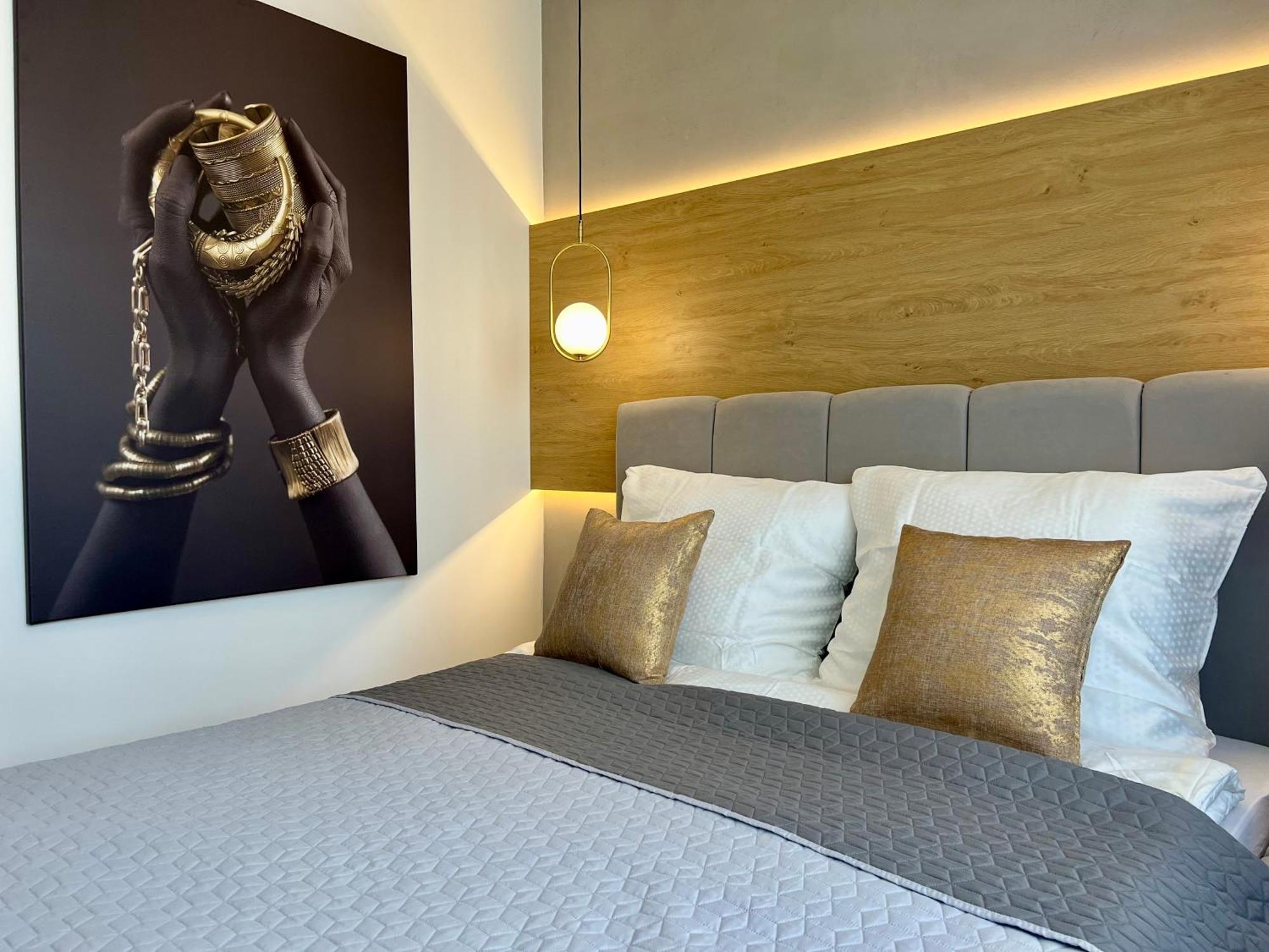M&S Lux Apartments Kochanowskiego วูดช์ ภายนอก รูปภาพ
